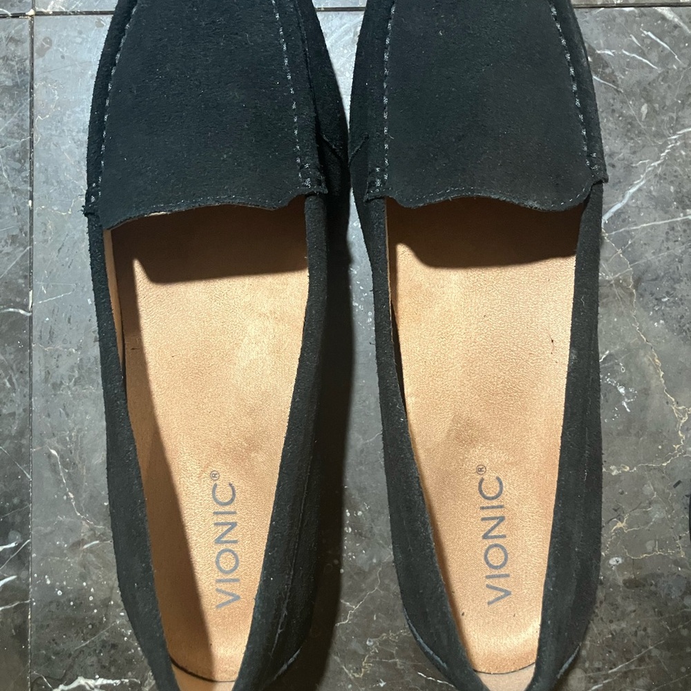 Vionic Women's Classic Black Suede Loafers